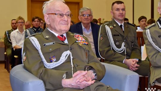 99 sekund owacji na 99-lecie pułkownika Praczuka