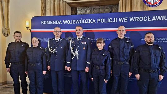 NOWI POLICJANCI ZASILILI SZEREGI OŁAWSKIEJ KOMENDY