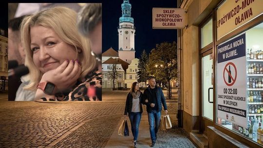 Ludzie patrzą na nocną witrynę sklepu w Oławie z alkoholem