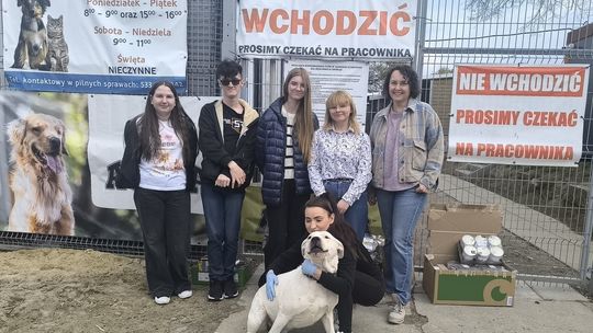 Dochód z kawiarenki poszedł na karmę dla psów i kotów, a powitała ich Princessa