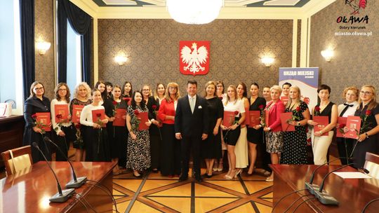 Dwadzieścia dwie nauczycielki złożyły ślubowanie i odebrały akty nadania