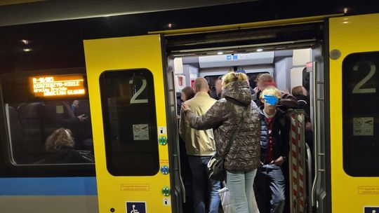I znów tłok w pociągach Polregio na trasie Oława-Wrocław