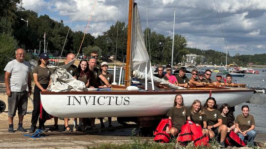 Invictus z hangaru wypłynął na szerokie wody