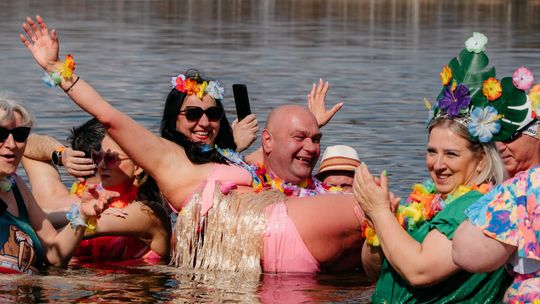 Jelcz-Laskowice. Hawajska fiesta, czyli ostatnie morsowanie [ZDJĘCIA]