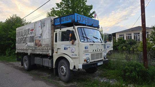 Jelcz wracający z Himalajów zbliża się do Oławy