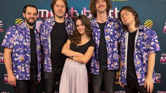 "kilka czułości" w Must Be The Music