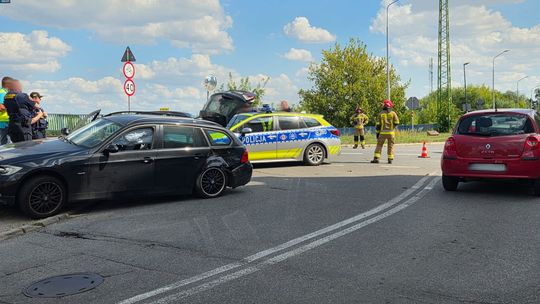 Kolizja trzech aut na skrzyżowaniu i... ujawniona marihuana