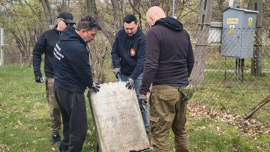 Macewa wraca na oławski cmentarz żydowski