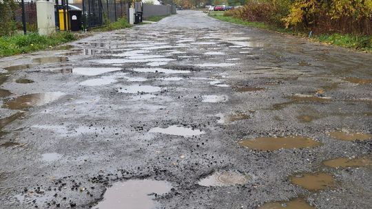 Mieszkańcy Przylesia wciąż walczą o drogę. Nawet chcą się do niej dołożyć