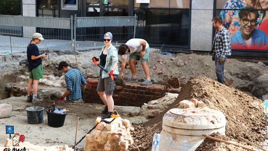 Na Brzeskiej pracują archeolodzy