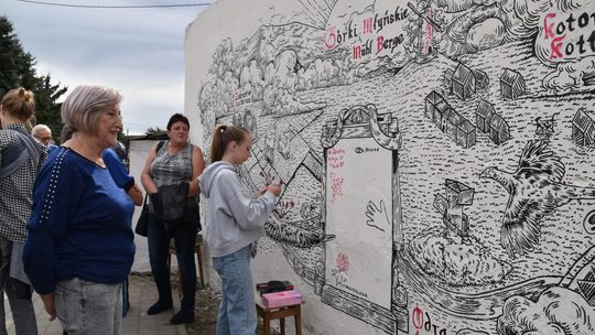 Mural z historią wsi. Niby bajka, a nie bajka