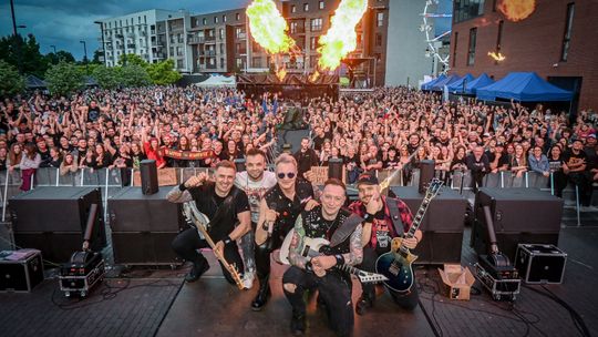 Nocny Kochanek zagra dziś w Oławie. Metal, humor i energia na jednej scenie