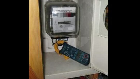 OŁAWA Kilka miesięcy kradł prąd. Usłyszał aż 9 zarzutow!