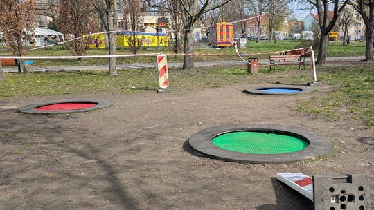 OŁAWA Trampoliny na Miasteczku wyłączone z użycia. Dlaczego i na jak długo?