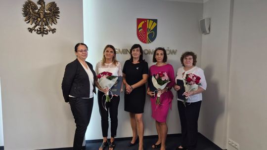 Powierzenia dla dyrektorek i akty mianowania dla nauczycielek