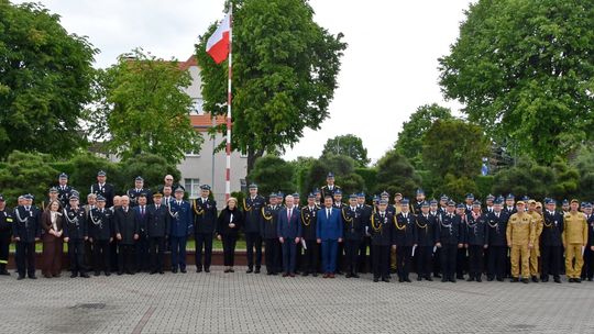 Strażacy świętowali w Oławie. Wręczono odznaczenia, awanse i wyróżnienia