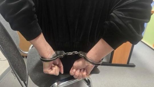 W kradzież kosmetyków miała zaangażować 12-letnią córkę