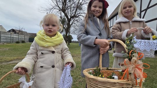 Wielkanocna sobota. Święcenie pokarmów w Bystrzycy [ZDJĘCIA]