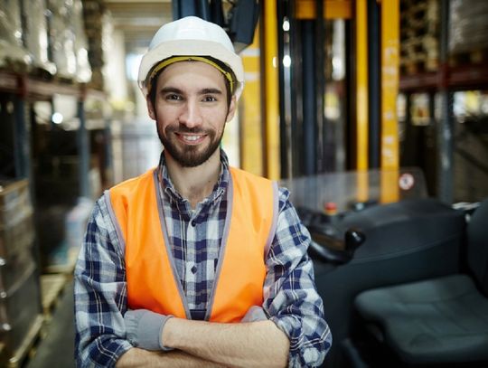 10 popularnych pytań o wózki widłowe wysokiego składowania