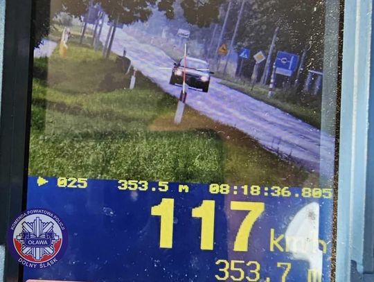 117 km/h w terenie zabudowanym! Na dodatek bez prawa jazdy