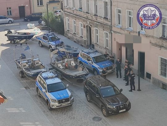 Policjanci ze Szczecina, Wrocławia, Torunia, Rypina i Brodnicy wspierają Oławę