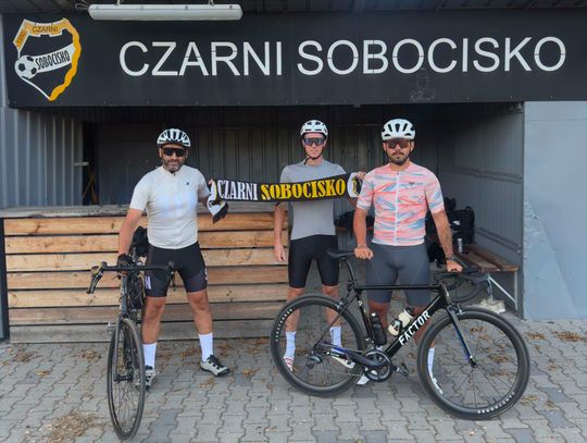 500 kilometrów dla Przemka. Zawodnicy Czarnych Sobocisko ruszyli rowerami do Kołobrzegu