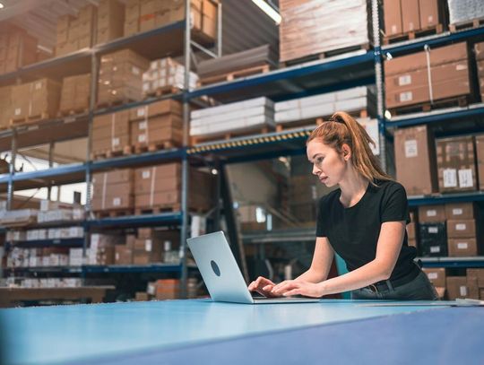 Praca bez doświadczenia – sklep, magazyn czy biuro?