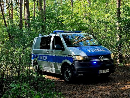 74-letni grzybiarz stracił orientacje w lesie. Pomogły służby