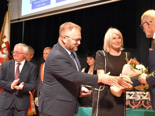 74 radnych, 308 sesji i 1751 uchwał, czyli 25 lat powiatu