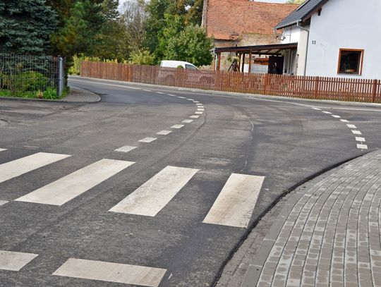 Po remoncie droga w tej wiosce jest jak nowa