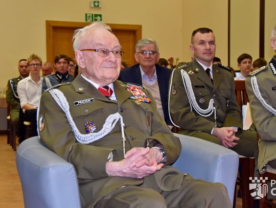 99 sekund owacji na 99-lecie pułkownika Praczuka