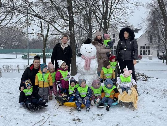 A dzieci tylko czekały na taki śnieg! (FILMIK)