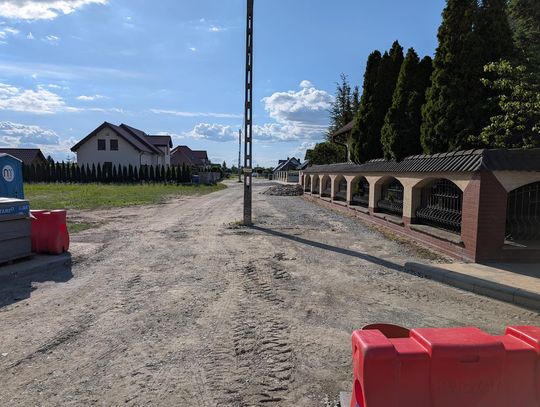A na środku drogi słup. I co teraz?