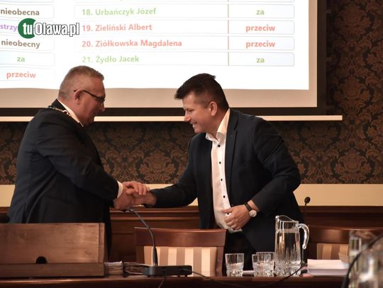 Absolutorium dla burmistrza Oławy i podzielona Rada Miejska