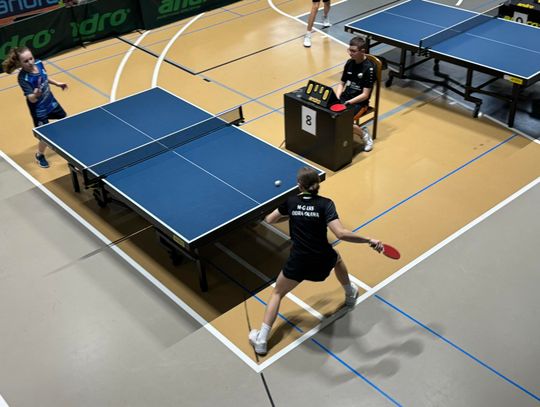 Ada pnie się w górę