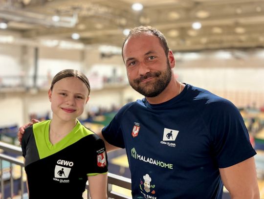 Ada pnie się w górę