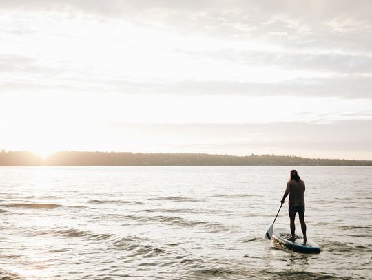 Aktywność na wodzie – jak SUP wpływa na kondycję i równowagę?