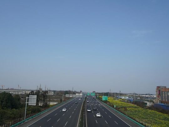 Autostrady w Polsce - ile kosztuje przejazd i jak wygląda system opłat w 2025 roku?