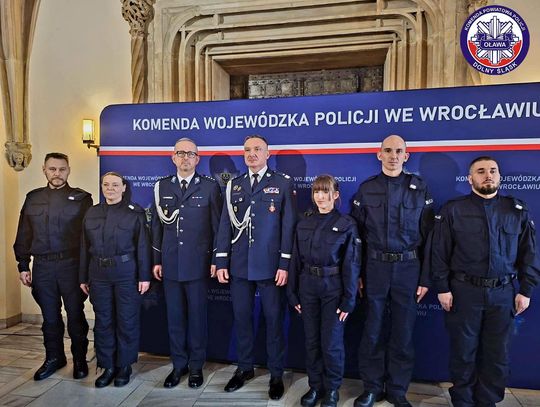 NOWI POLICJANCI ZASILILI SZEREGI OŁAWSKIEJ KOMENDY NOWI POLICJANCI ZASILILI SZEREGI OŁAWSKIEJ KOMENDY