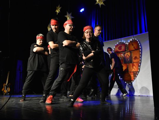 "Bądź przy mnie blisko, bo tylko wtedy nie jest mi zimno"