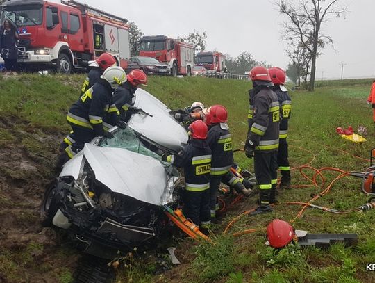 Bardzo trudna akcja. Poszkodowana uwięziona w aucie