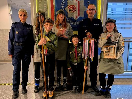 Betlejemskie Światełko Pokoju w oławskiej komendzie