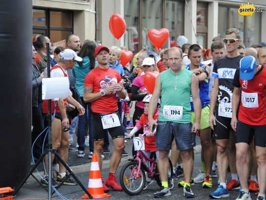 Biegacze na trasie, balony na niebie. Kolejna seria zdjęć z Biegu Koguta