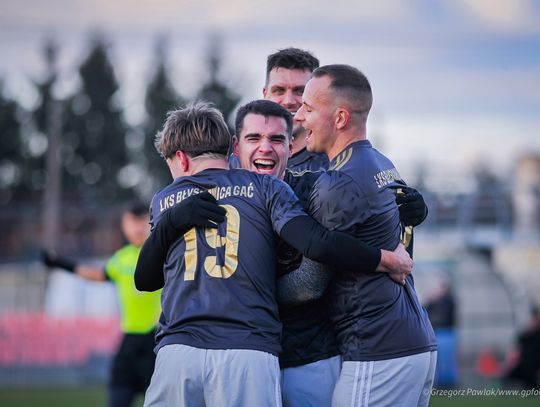 "Błyskawica" znów wygrała! Wyśmienita końcówka rundy