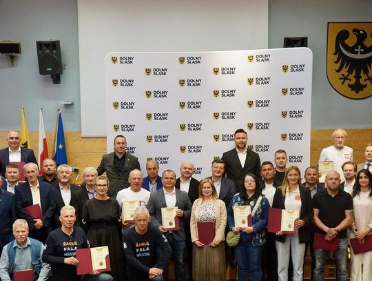 Boiska, trybuny, sprzęt – dolnośląskie kluby ze wsparciem samorządu