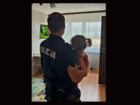 Była na ulicy bez opieki. Szybka reakcja pozwoliła 2-latce wrócić do domu