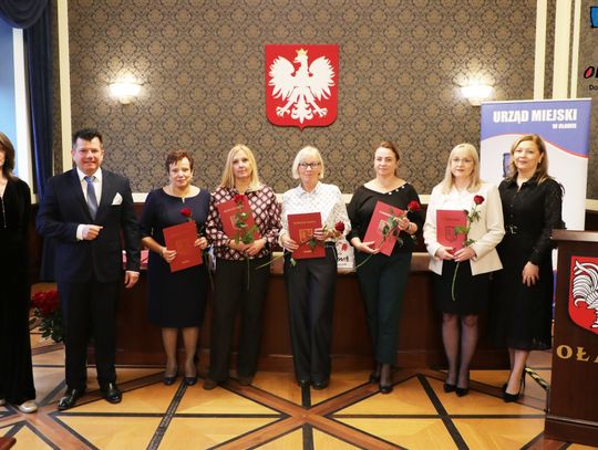 Były nagrody, wyróżnienia i medale dla pracowników oławskiej oświaty