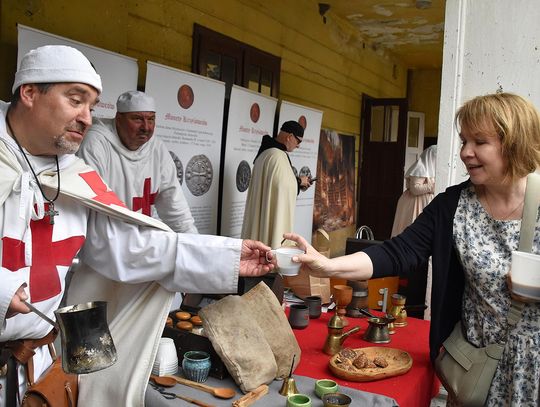 Jakie tajemnice kryje pałac w Oleśnicy Małej? (GALERIA)