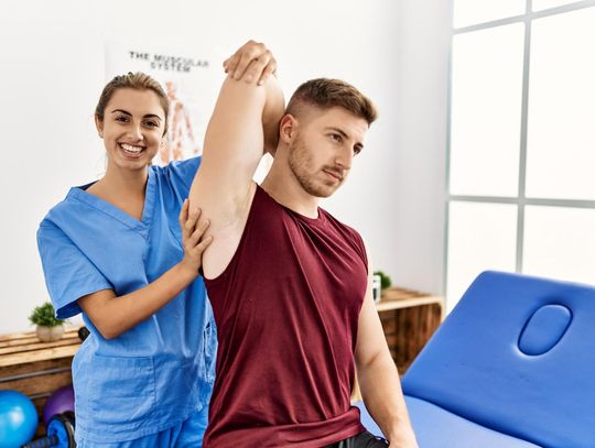 Chcesz poszerzyć swoje kwalifikacje zawodowe z zakresu zdrowia? Studiuj fizykoterapię lub podologię!