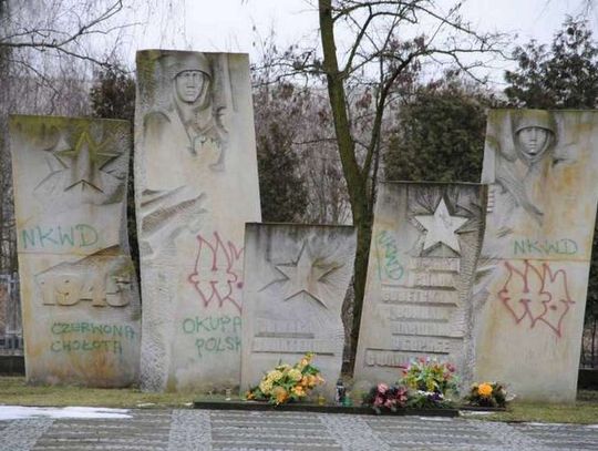 "Chołota" na cmentarzu